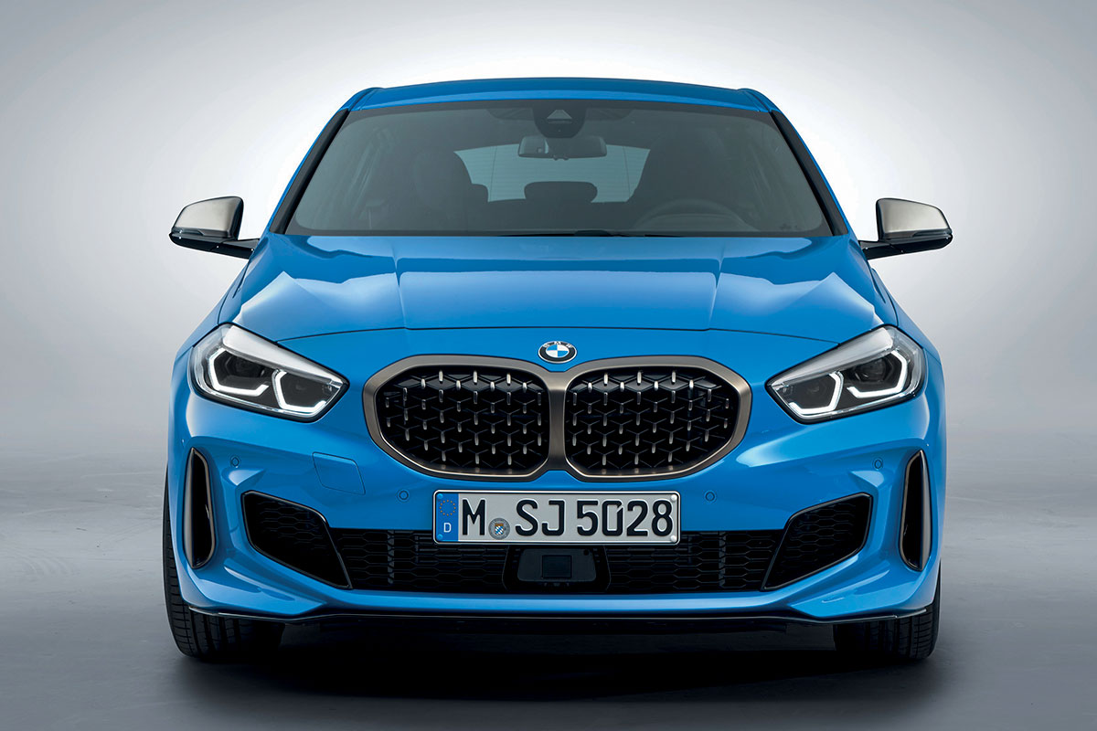 BMW M135i x Drive - Photo 2