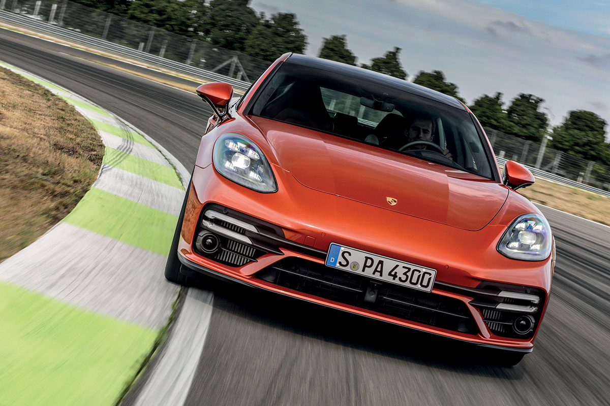 porsche panamera turbo s sport turismo3