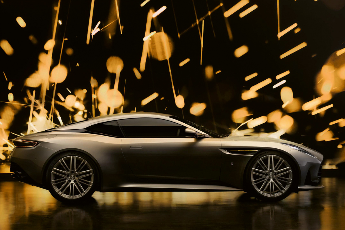 Aston Martin DB12 GoldfingerÂ  James Bond honorÃ©