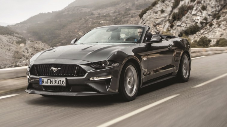 Ford Mustang Cabriolet, le rêve américain, cheveux au vent